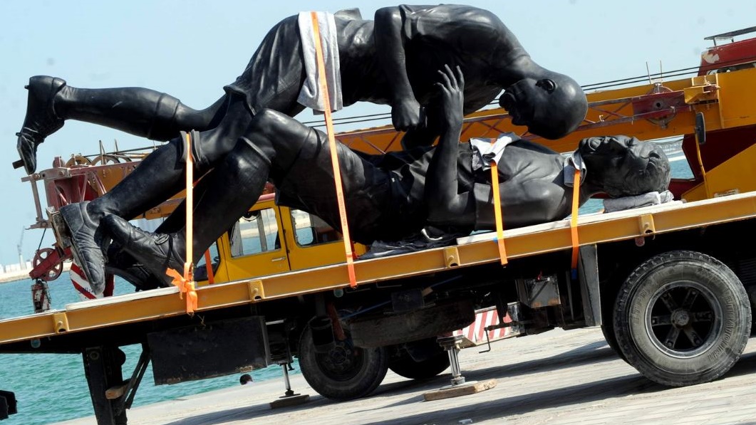 قطر: مجسمه کله زیدان بر می گردد