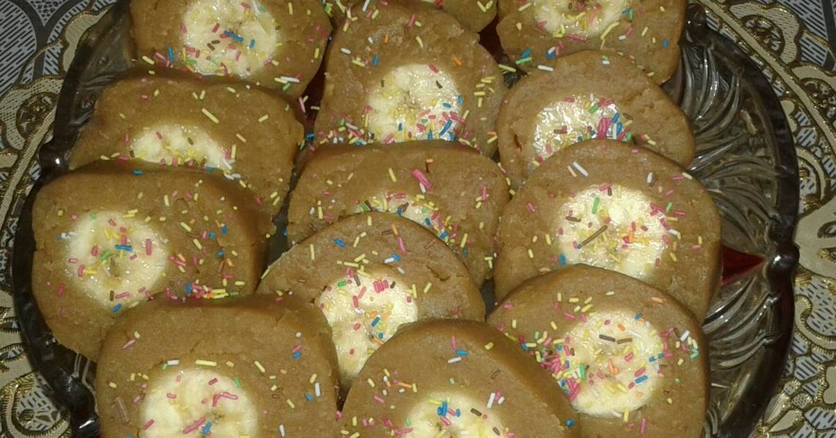 طرز تهیه حلوای رولی با موز؛ خوشمزه و مجلسی