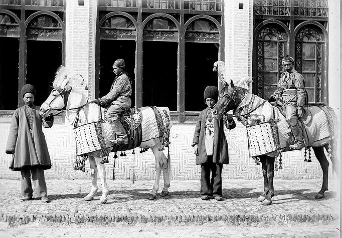 شبه&zwnj;خوانان تعزیه در ایام محرم عکس از آنتوان سوروگین