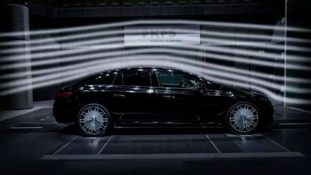 مرسدس بنز EQS برابوس با چهره مافیایی و شعاع حرکت ۸۲۵ کیلومتری + عکس مرسدس بنز EQS برابوس با چهره مافیایی و شعاع حرکت ۸۲۵ کیلومتری + عکس