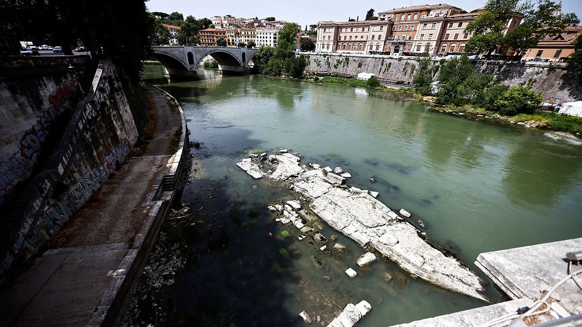 از دهکده ارواح تا شهر 3400 ساله؛ خشکسالی چه بناهای تاریخی را از زیر آب بیرون آورد؟