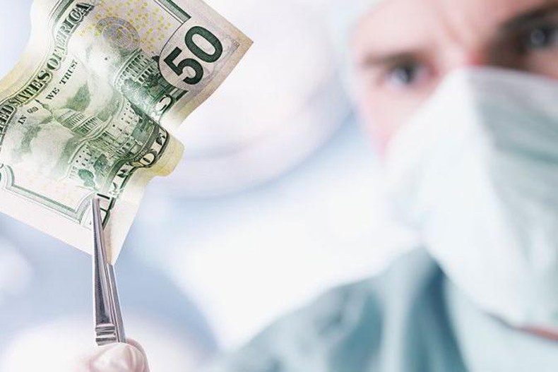 روزنامه شرق: گردشگران از خارج برای جراحی زیبایی به مشهد می آیند/ کار دلال ها سکه است