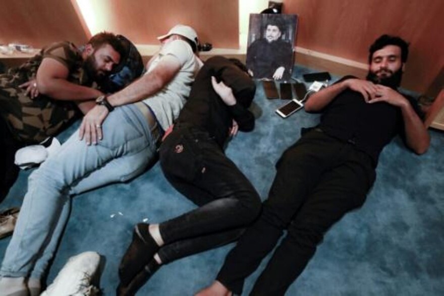 حمله دوباره حامیان مقتدی صدر به پارلمان عراق / تحصن در پارلمان (+عکس)