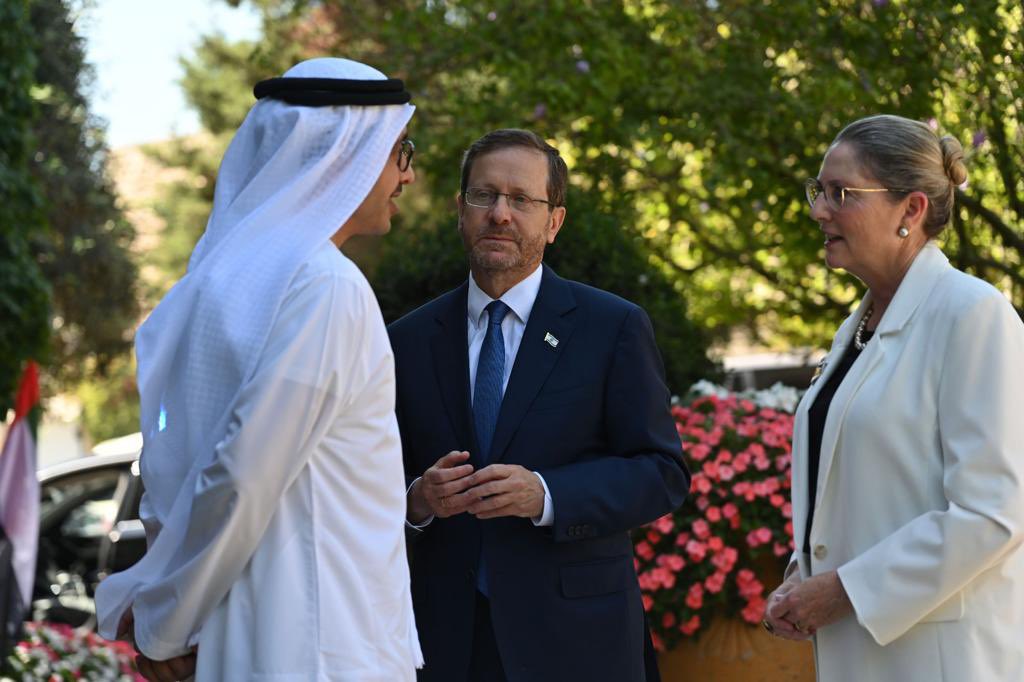 سفر وزیر خارجه امارات به اسرائیل / حضور در موزه هولوکاست و دیدار با نتانیاهو (+عکس)