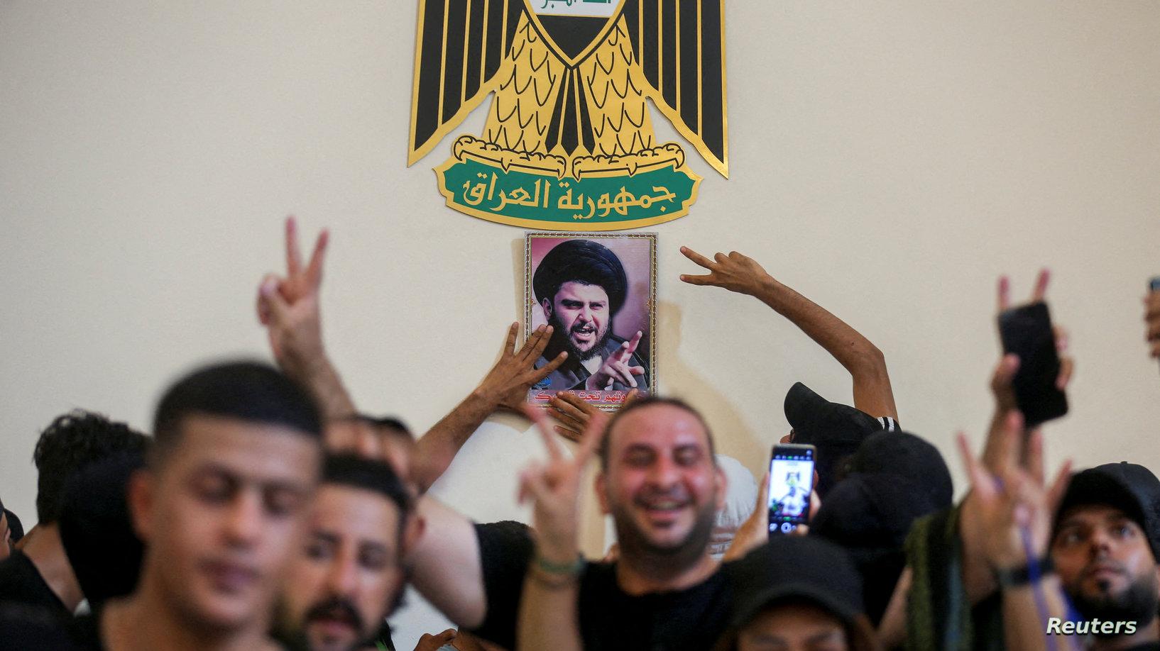 عراق در بحران: کناره گیری مقتدی صدر از سیاست / درگیری در بغداد  / 2 کشته/ حمله حامیان مقتدی به کاخ ریاست جمهوری/ اعلام منع آمد و شد / بسته شدن مرزهای عراق و ایران