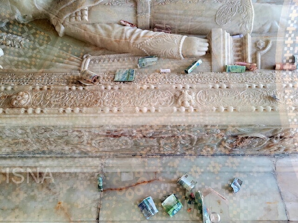 اتفاق عجیب در سنگ قبر ناصرالدین‌شاه