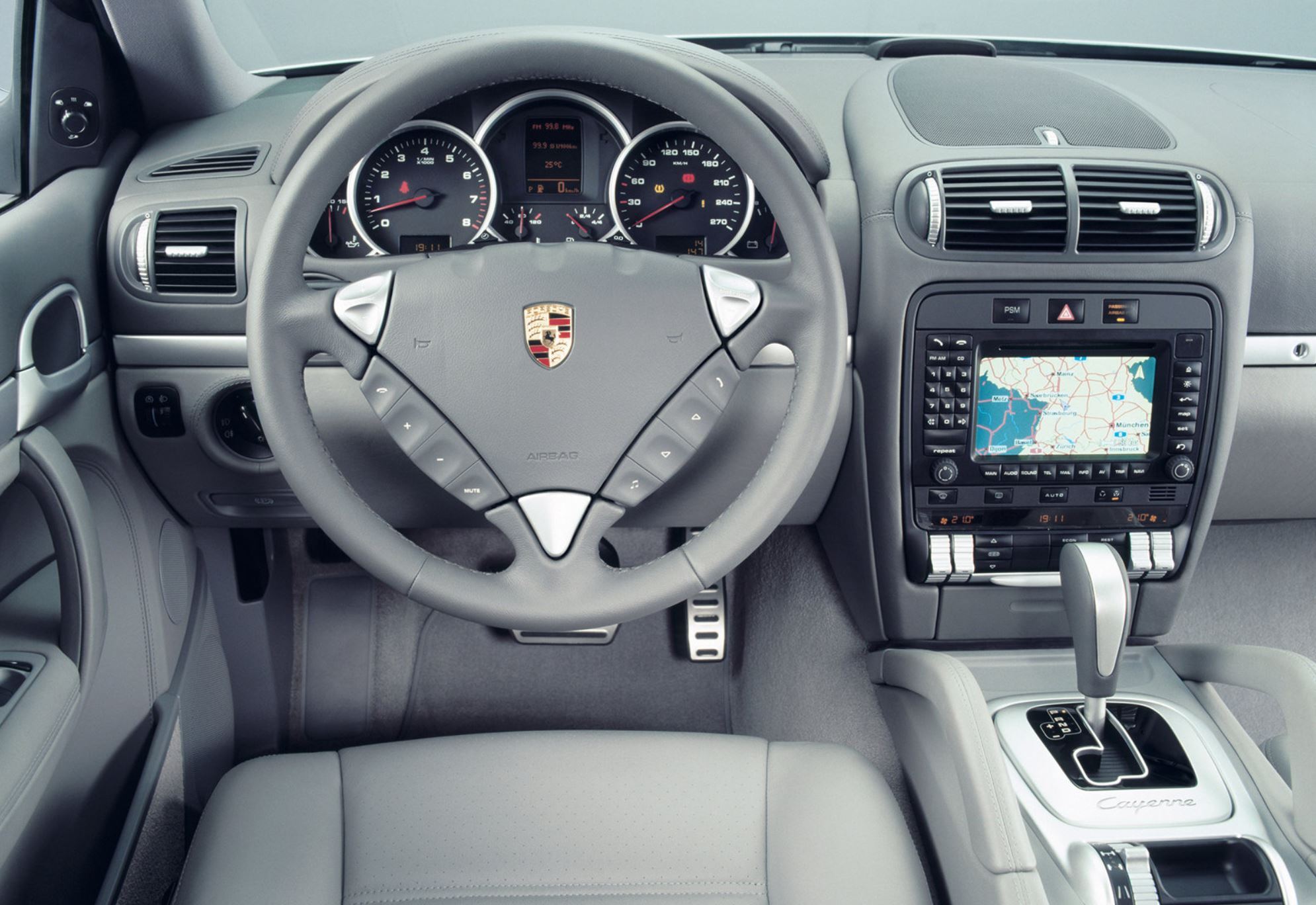 بولیگر؛ شاسی بلند زشت چینی!/ کپی ناموفق پورشه کاین که معروف شد(+عکس)