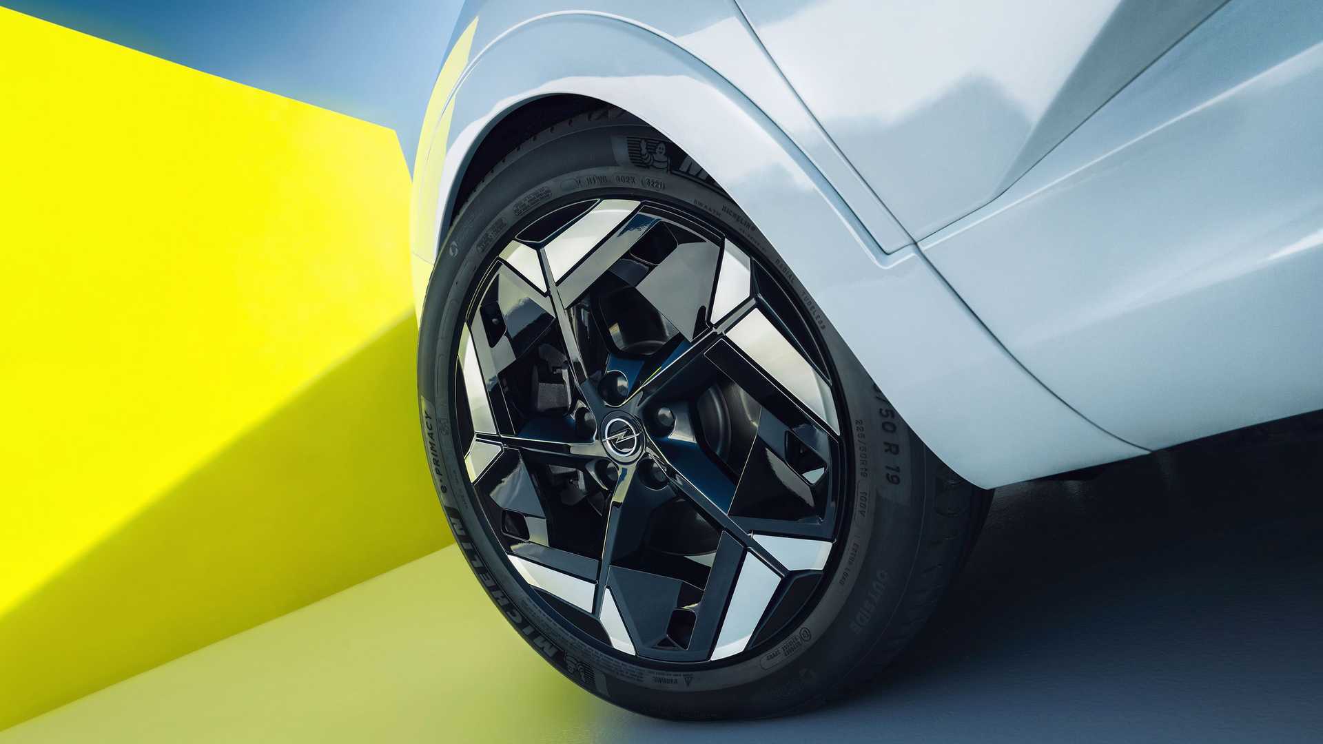 اوپل گرندلند؛ فرمولی جالب برای یک شاسی بلند ساده، زیبا و قدرتمند(+عکس) اوپل گرندلند؛ فرمولی جالب برای یک شاسی بلند ساده، زیبا و قدرتمند(+عکس)