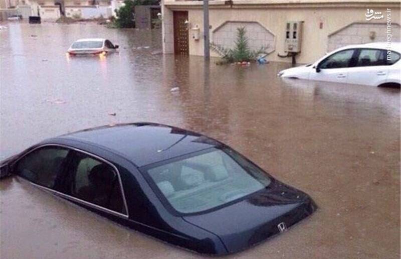 عربستان/ سیلاب شدید در جده/ لغو پروازها، تعطیلی مدارس و گزارش ۲ فوتی تاکنون