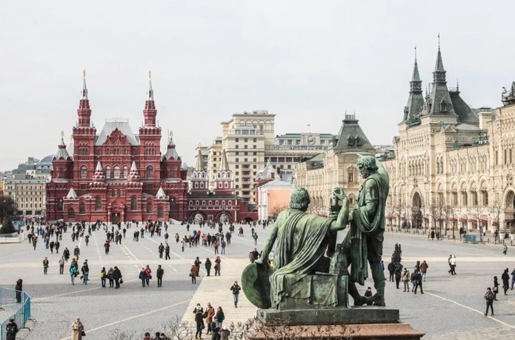 هنرمندان روس زیر منگنه: از پوتین حمایت کنید یا حذف می‌شوید