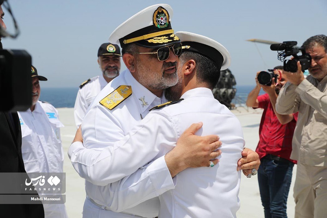 ورود «ناوگروه ۸۶ ارتش» به ایران (عکس)