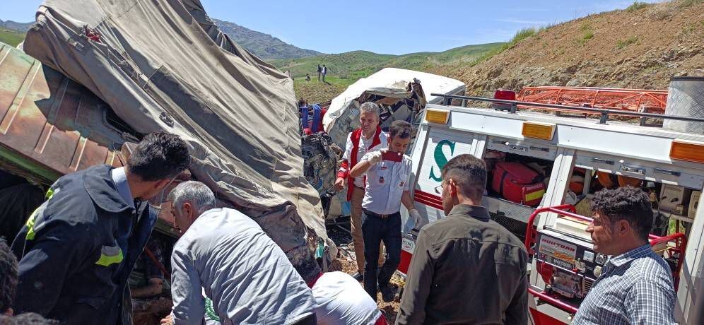 کردستان / ۵ کشته و ۵ مصدوم در تصادف مینی‌بوس و کامیون