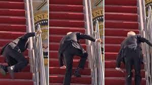 زمین خوردن مدام پرزیدنت؛ چرا بایدن هنوز رئیس جمهور است؟