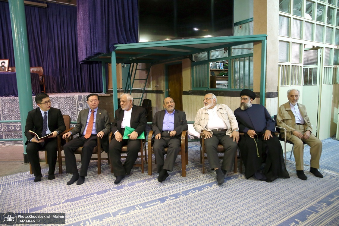 سفیر چین و کره شمالی در مراسم موتلفه در جماران (عکس) سفیر چین و کره شمالی در مراسم موتلفه در جماران (عکس)