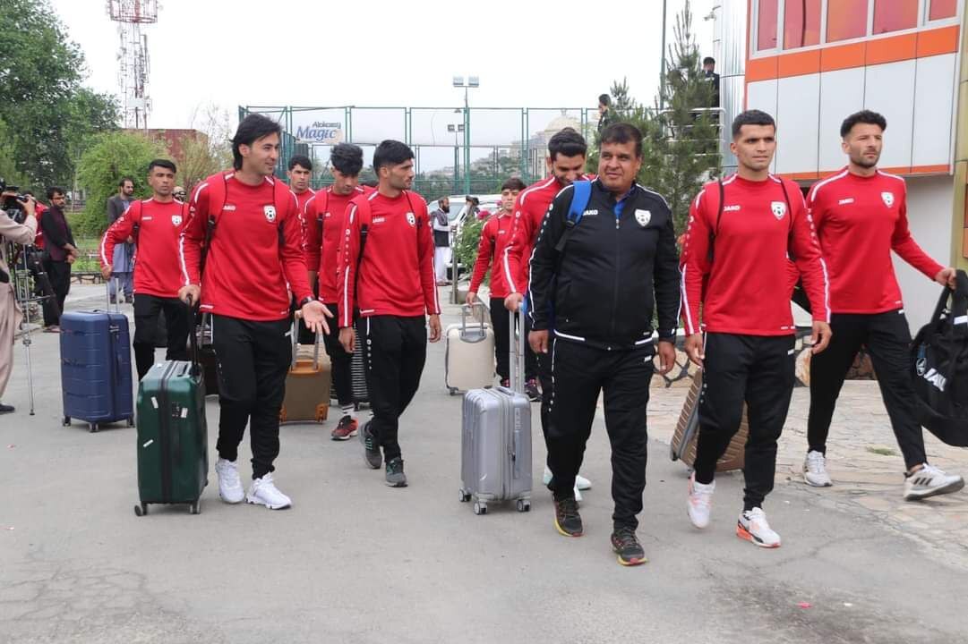 دیدار تیم ملی فوتبال افغانستان با نخست وزیر طالبان (+عکس)‌/ اردوی تیم در عربستان سعودی