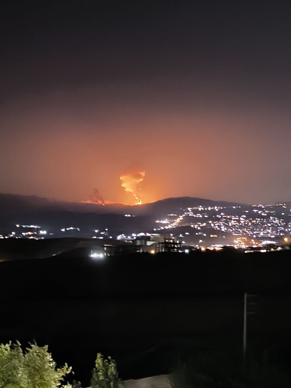 خبرهای جدید از جنگ ایران و اسرائیل / رئیس ستاد کل نیروهای مسلح: عملیات‌های انجام شده فقط هشدار بود ؛ عملیات تنبیهی به زودی اجرا خواهد شد/ فورا حیفا و تل آویو را ترک کنید