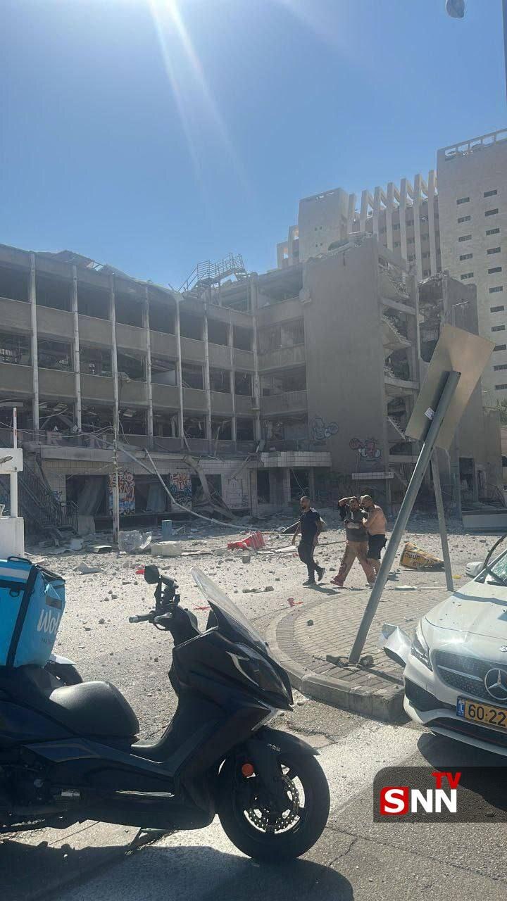 جنگ اسرائیل - ایران (جمعه - روز 8 ) /حمله به گیشا / آژانس: به تاسیسات هسته ای خنداب آسیب وارد شد/ حمله به رشت / ادامه توقف پروازها در ایران / آژیر خطر در اسراییل در پی شلیک موشک ایران / شهادت اعضای سپاه در حمله به آذربایجان شرقی/ اصابت موشک ایران در شهر حیفا اسرائیل