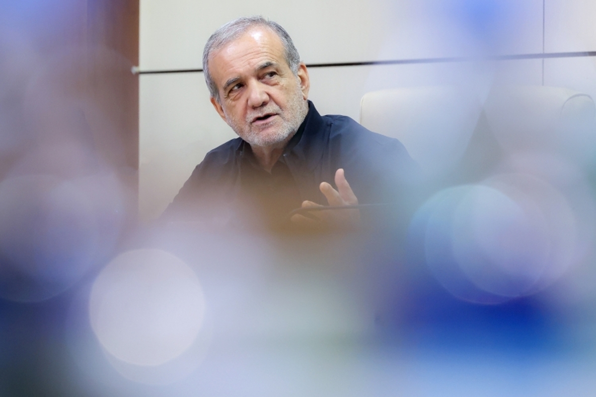  
فکر نان باش که خربزه آب است!/ دربارۀ نقد صریح پزشکیان بر بودجه «‌یک مشت سازمان‌ و بنیاد الکی و به دردنخور»